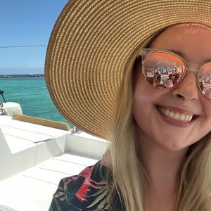 Meet your Posher, Emily